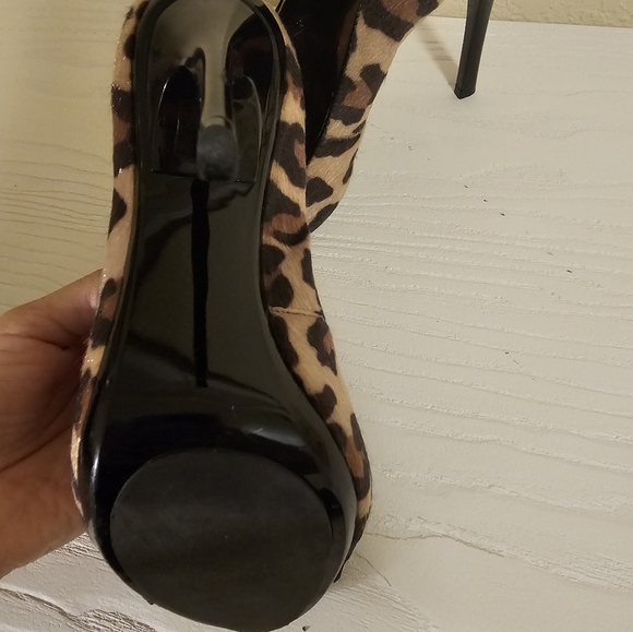Beautiful Carlos Santana Heel size 10. - Picture 5 of 7